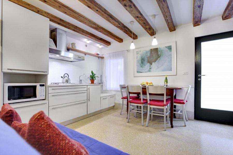 Cozy Apartment Up To 4 In Biennale Giardini By Bricola Apartments Venezia Eksteriør bilde